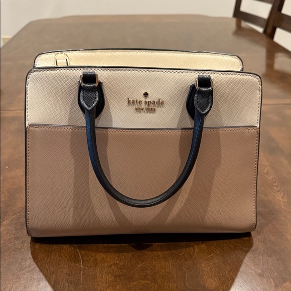kate spade Handbags - Kate Spade Two-Tone Beige and Black Tote